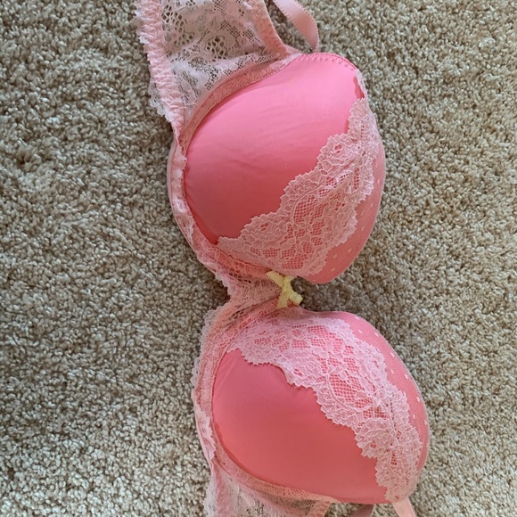Victoria Secret Lightly Padded Bra - Picture 3 of 4
